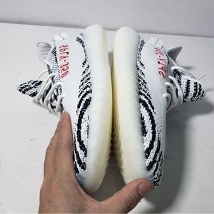Yeezy boost 350 v2 zebra                                    Size 10